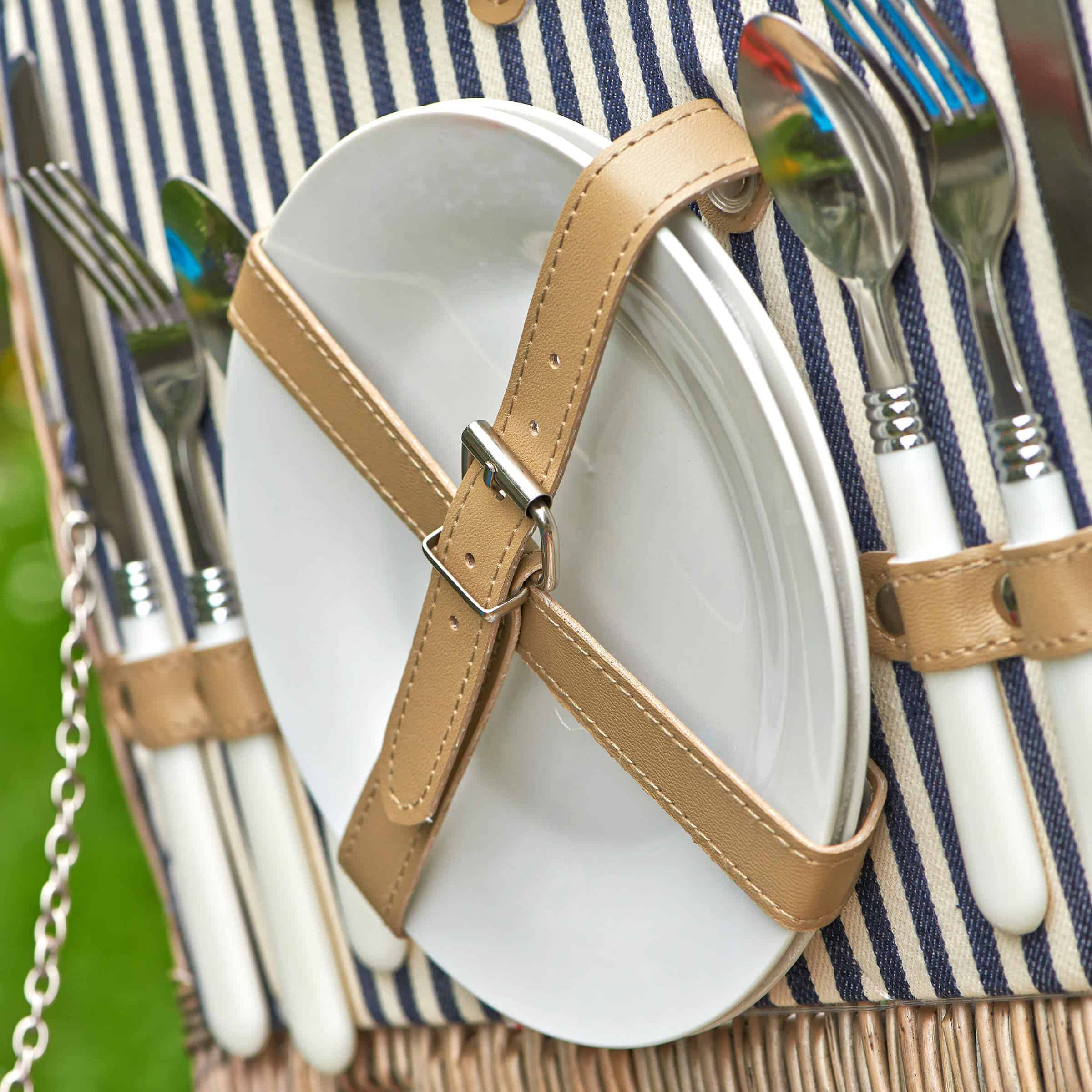 A DAY IN THE PARK Picnic basket for 2 persons W 40 x D 30cm BUTLERS Malta