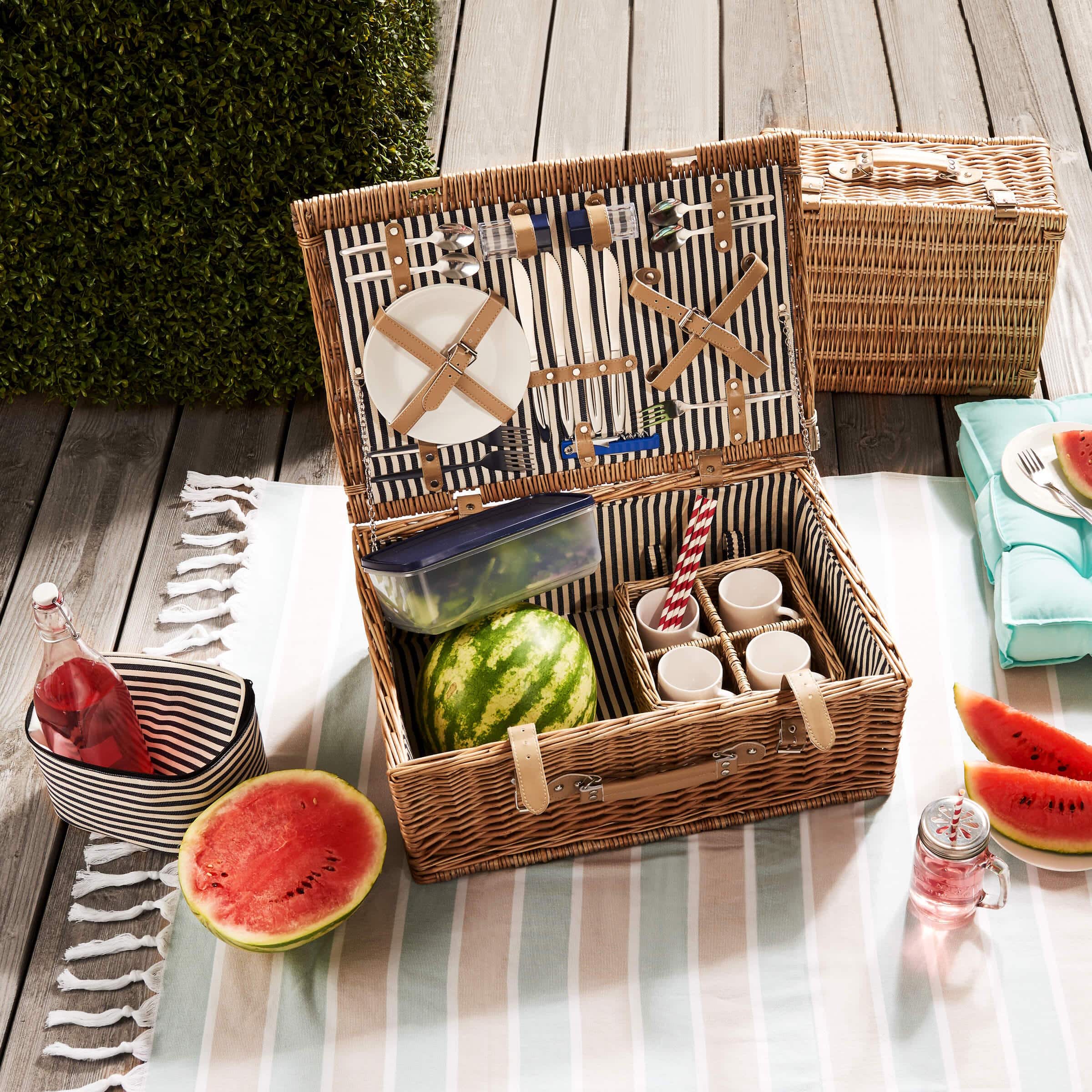 A DAY IN THE PARK Picnic basket for 4 people W 55 x D 37cm - Image 2