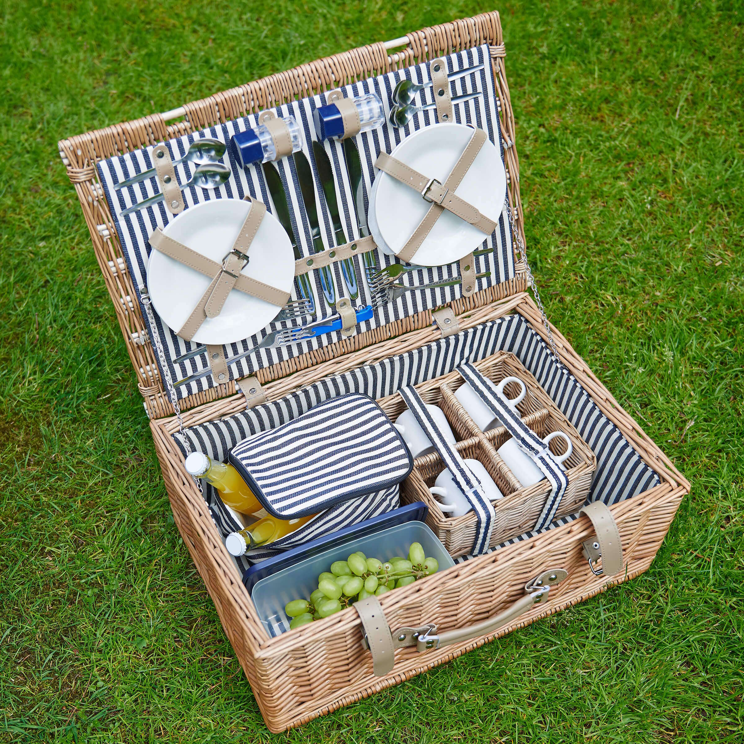 A DAY IN THE PARK Picnic basket for 4 people W 55 x D 37cm - Image 4