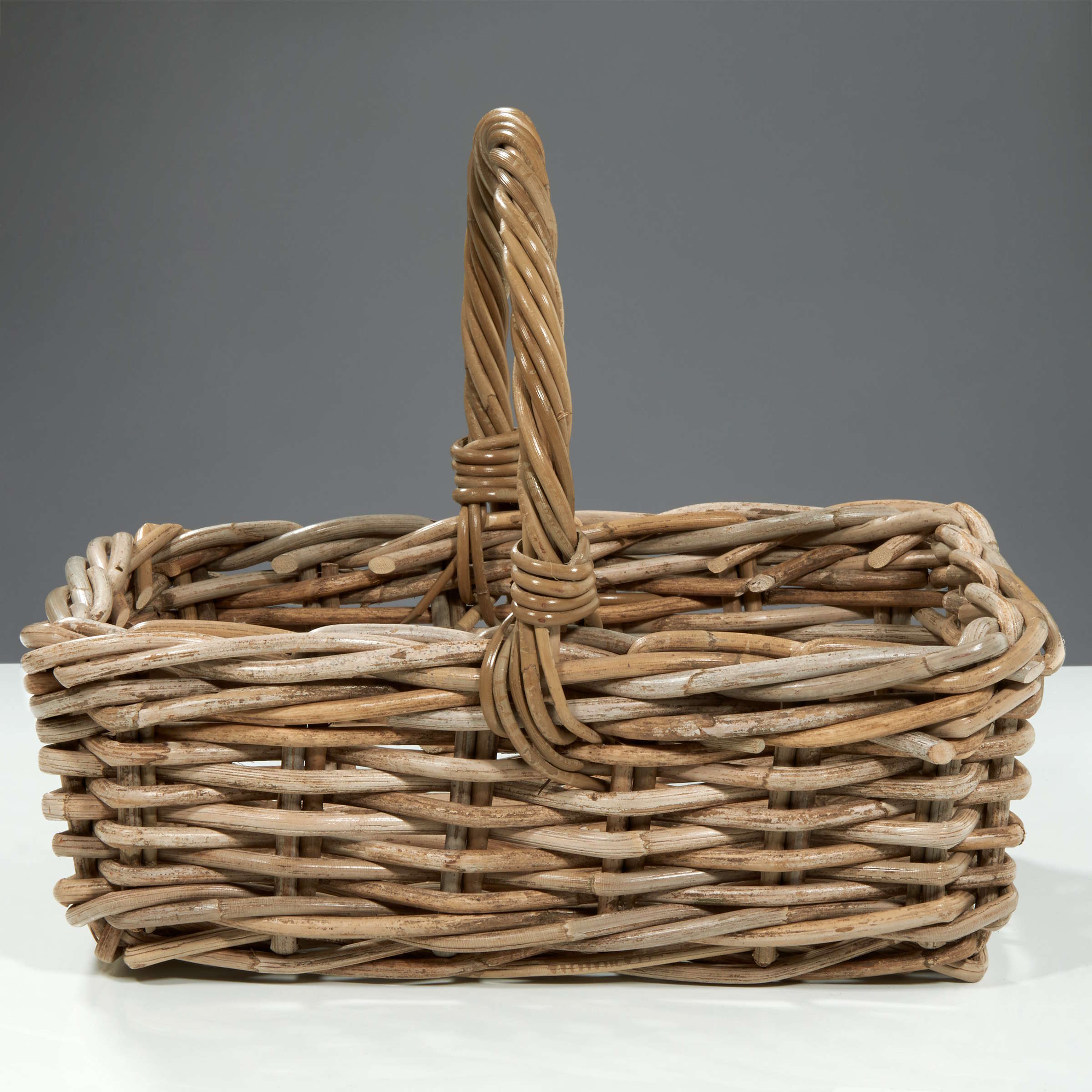 MOSES Rectangular rattan basket with handle BUTLERS Malta