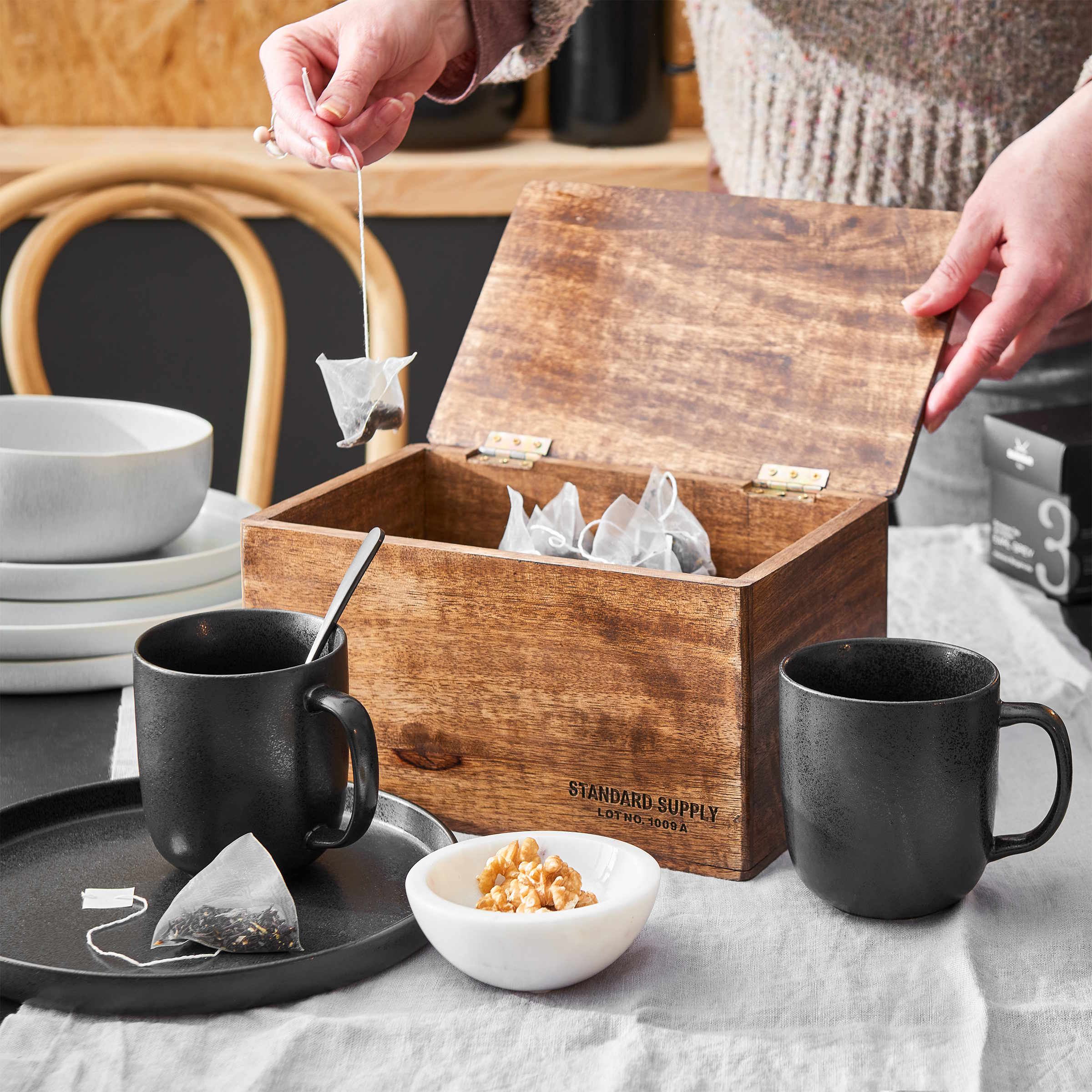 STANDARD SUPPLY teabox with lid mango BUTLERS Malta